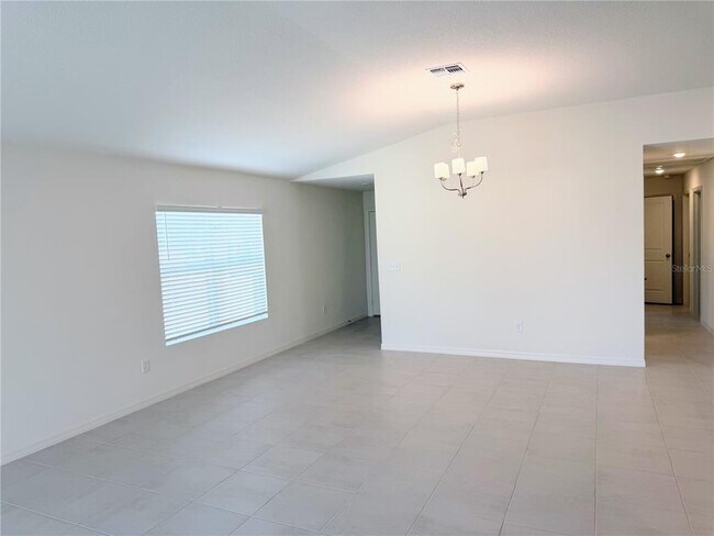 Building Photo - 2905 Lavanda Dr