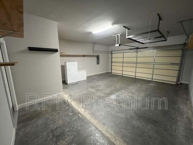 Building Photo - 1271 Rockport St