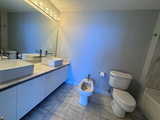 Building Photo - 601 NE 36th St