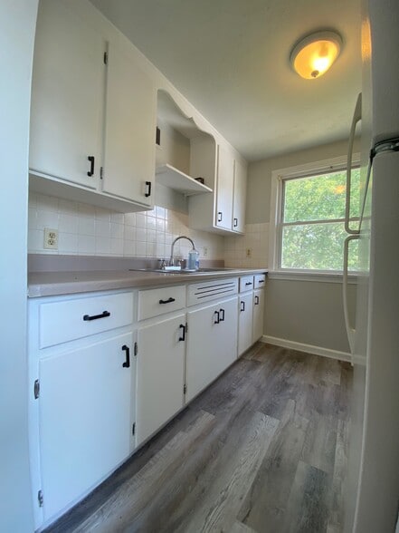 Building Photo - 83 N Main St