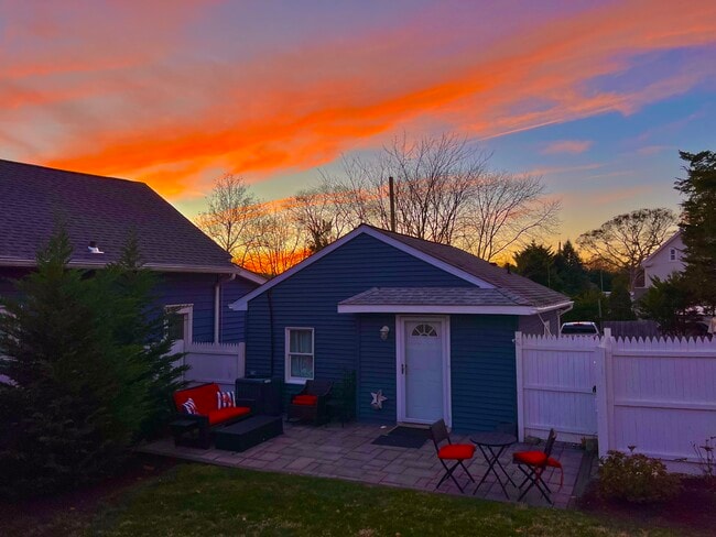 Building Photo - 749 1st St