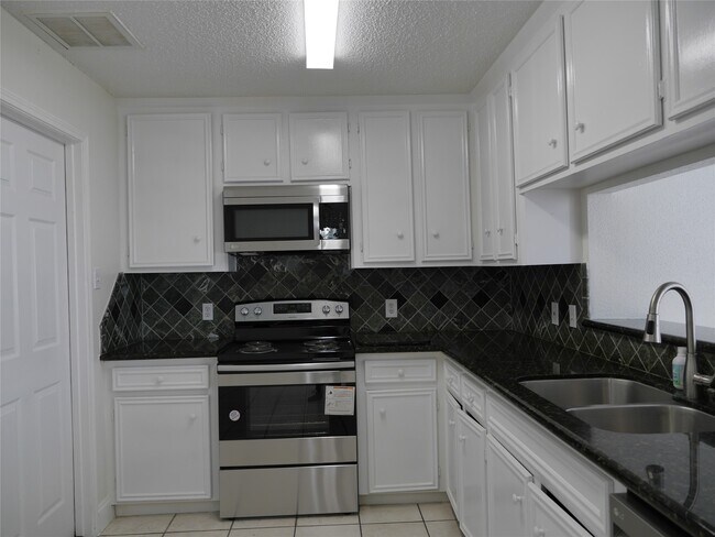 Primary Photo - 13840 Hollowgreen Dr