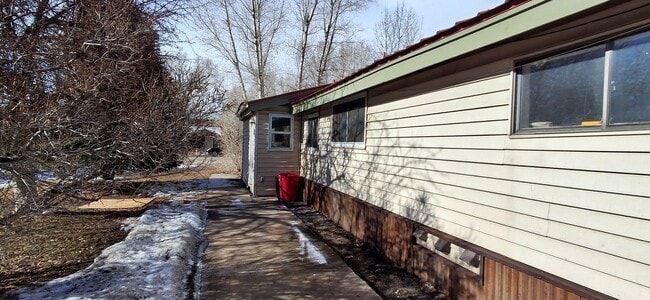 Building Photo - Newly Remodeled (Reduced!)