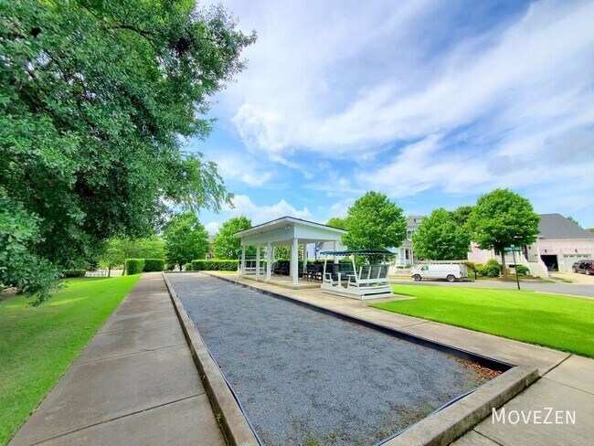 Building Photo - 17011 Hedgerow Park Rd