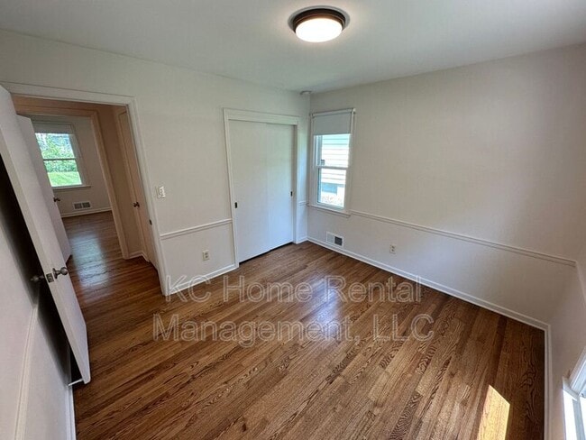 Building Photo - 8216 W 97th St