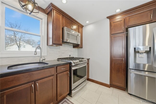 Building Photo - 151 Conant Dr