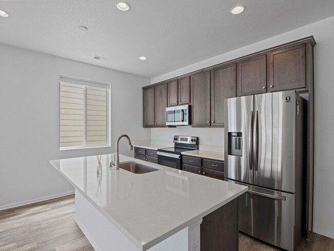 Building Photo - Modern Home With Great Amenities Available...