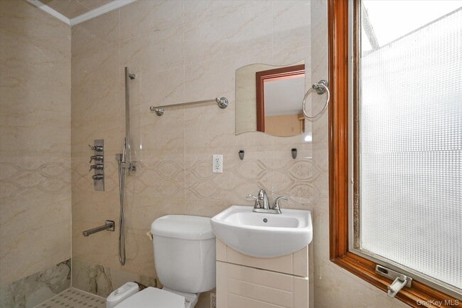 Building Photo - 63-42 Alderton St