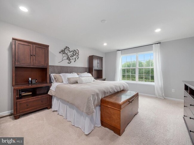 Building Photo - 131 Edgewater Ct