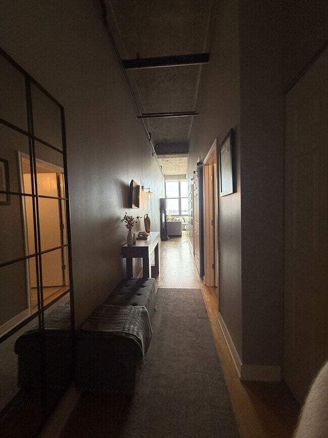 Building Photo - 320 E 21st St