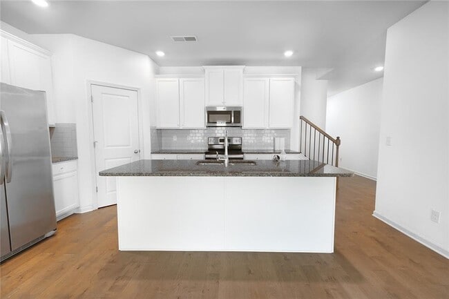 Building Photo - 7095 Gladstone Cir