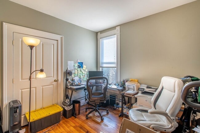 Building Photo - 1371 N High St