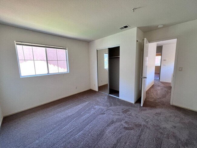 Building Photo - Newer Single Family Home in gated Union City