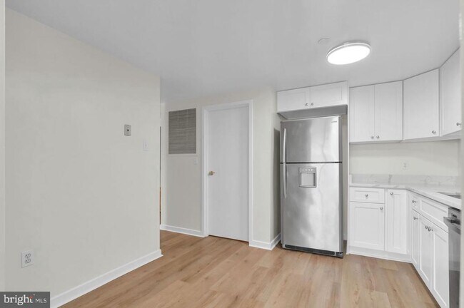 Building Photo - 1530 Key Blvd