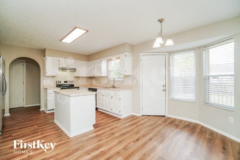 Building Photo - 1829 Westbrook Village Dr