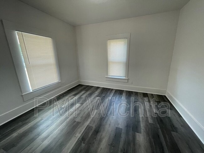 Building Photo - 2 Bedroom, 1 Bathrooms, newly renovated home, centrally located in Wichita Ks, will accept sectio...