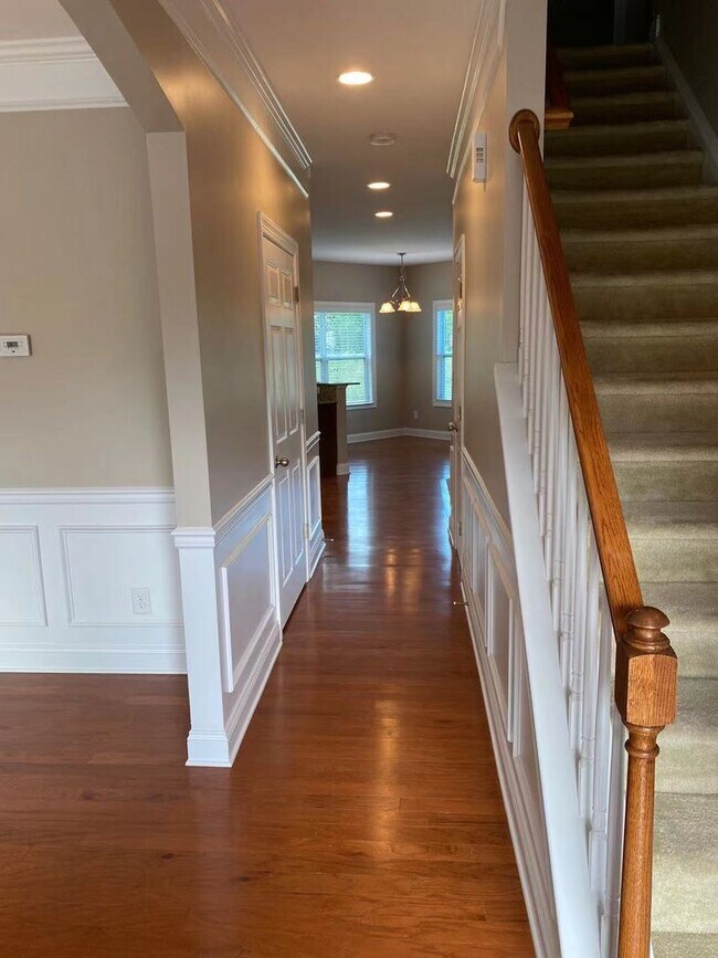 Building Photo - newly updated SFH with no carpet