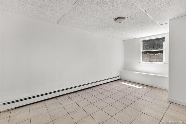 Building Photo - 11 Hallmark Pl