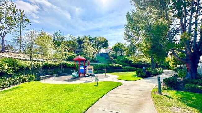 Building Photo - 5010 Golondrina Way