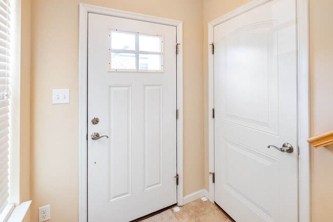 Building Photo - 3BR Open Floor Plan with Garage in Captain...