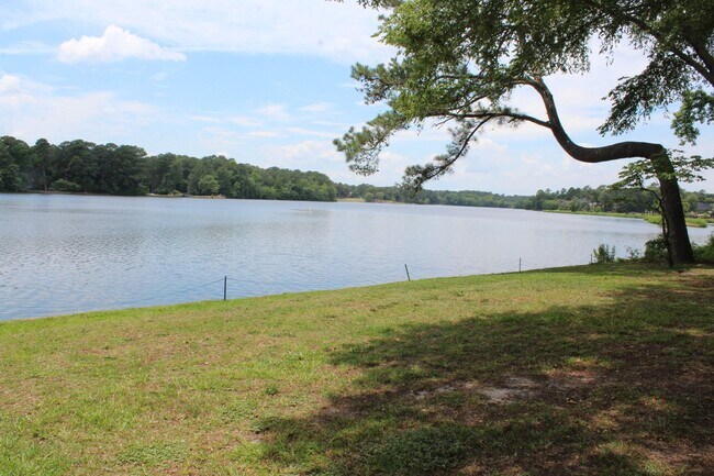 Building Photo - Spacious 4-Bedroom Home in Desirable Walnu...