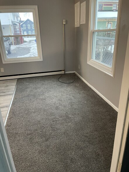 Building Photo - 906 West Ave