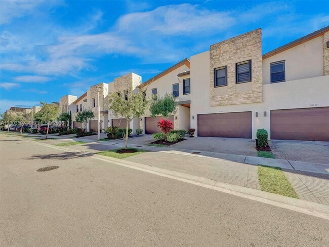 Building Photo - 10500 NW 78th Terrace