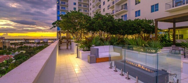 Building Photo - 591 Evernia St