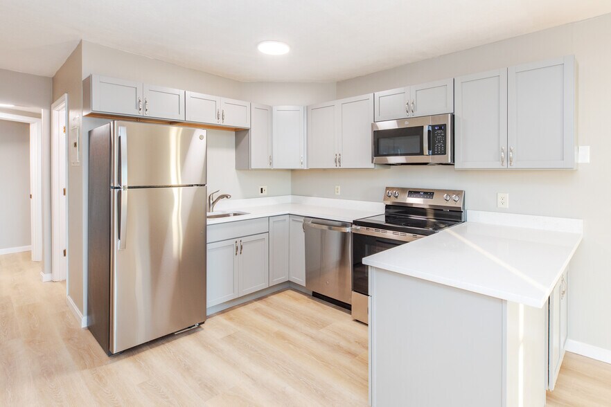 Kitchen - 487 Ocean Blvd