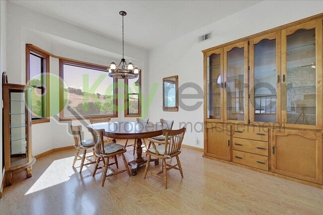 Building Photo - 3556 Mesa Verdes Dr