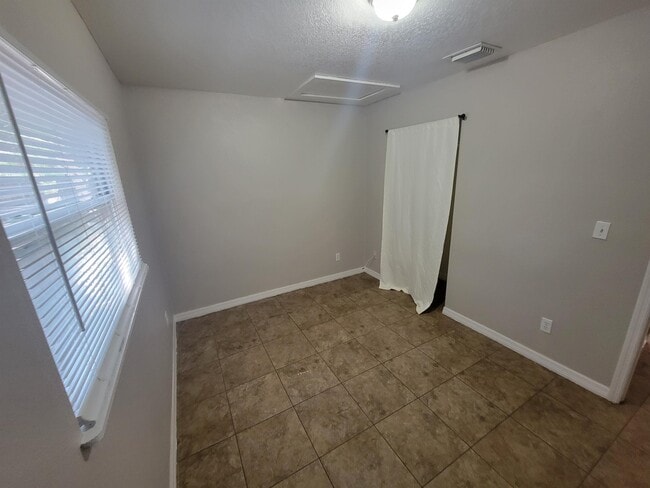 Building Photo - 1611 Miller Ave