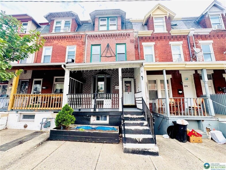 Building Photo - 637 N Penn St