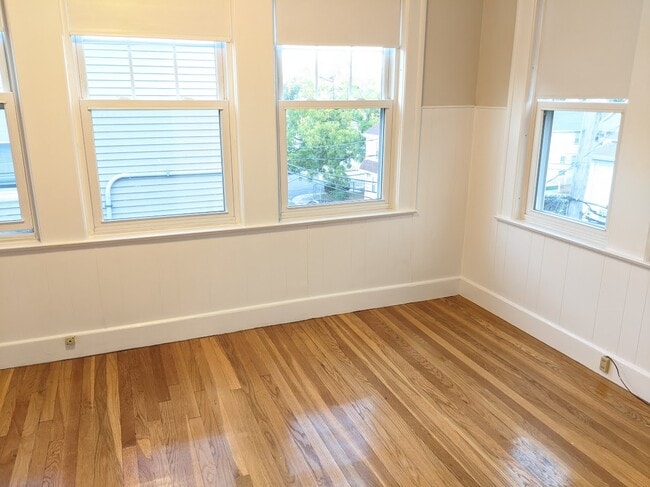 Building Photo - 66 Brock St