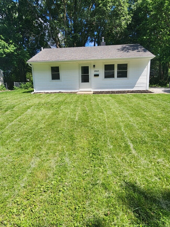 Primary Photo - 1065 Eastview Dr