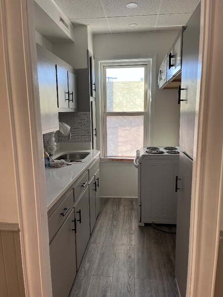 Building Photo - 42 Kilburn St