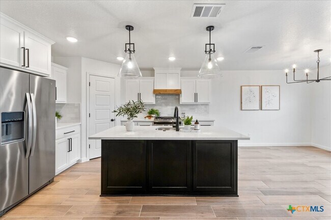 Building Photo - 6019 Catania Rd