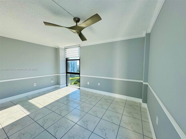 Building Photo - 3625 N Country Club Dr
