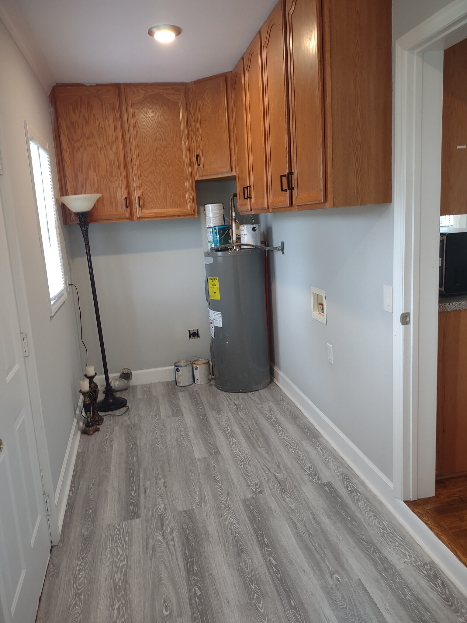 laundry and mudroom..side entry door as well - 1208 E Main St