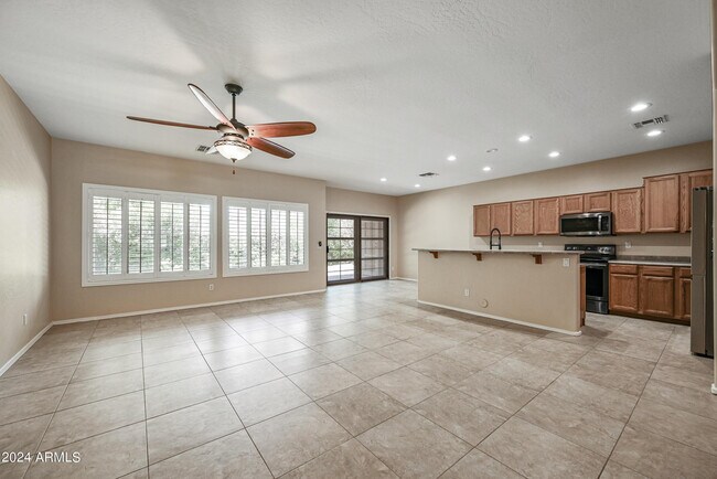 Building Photo - 12818 W Mulberry Dr