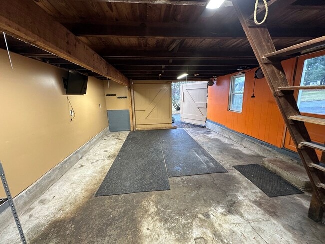 Building Photo - 960 Maple St