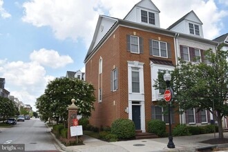 Building Photo - 324 Scott St