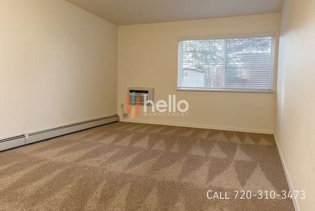 Building Photo - 3735 E La Salle St