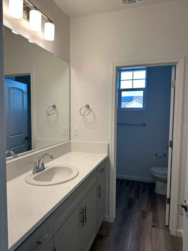 Building Photo - Lovely newer home on a corner lot!