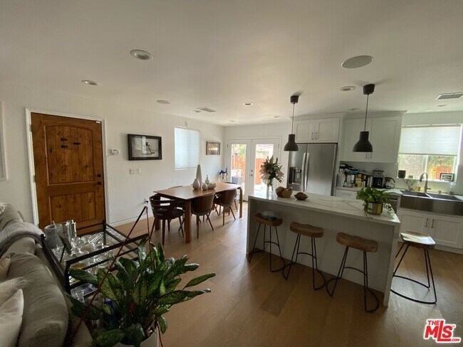 Building Photo - 635 N Formosa Ave