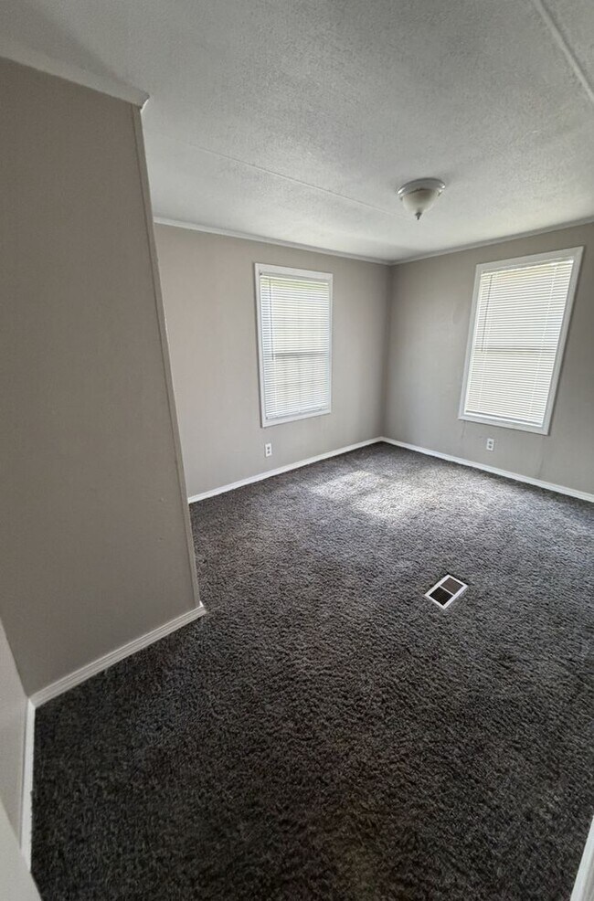 Building Photo - 3 Bedroom, 2 Bath In Stonewall