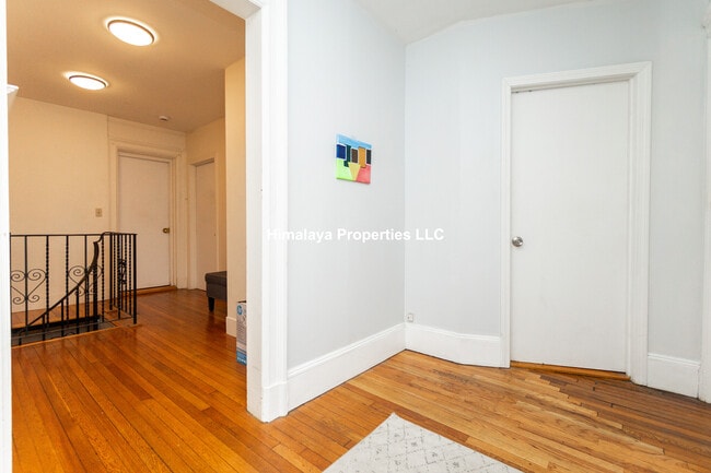 Building Photo - 448 Park Dr