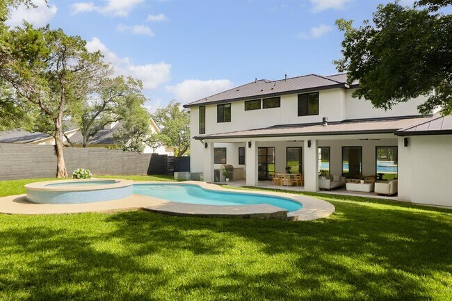 Building Photo - 1800 Bay Hill Dr