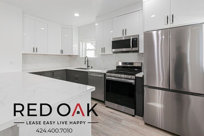 Building Photo - 608 W Hillcrest Blvd