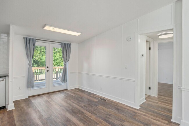 Building Photo - 264 Pinelog St