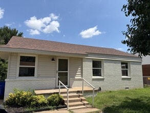 Building Photo - 411 E Showalter Dr